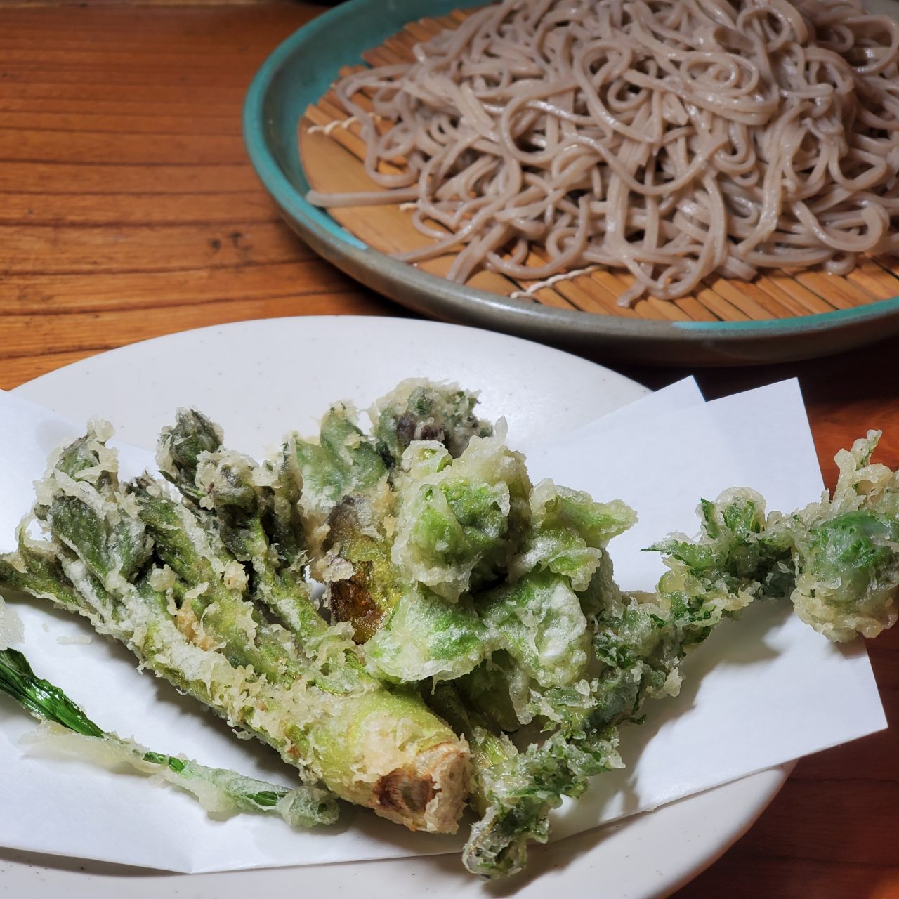 春限定メニュー 山菜天ざる始まりました 手打ちそば うどん 郷ごころ